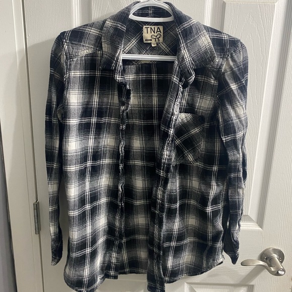 Aritzia TNA Black and White Plaid Shirt EUC - Picture 1 of 2